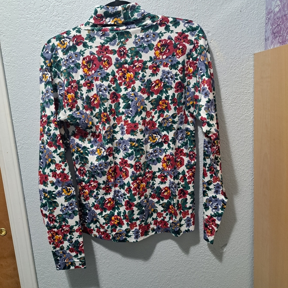 Vintage Honors Floral Turtleneck Top - Picture 6 of 6